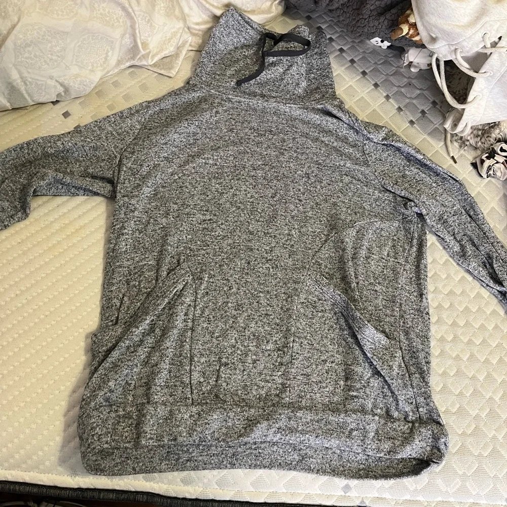 Old Navy Winter Athletic Pullover - Picture 3 of 6